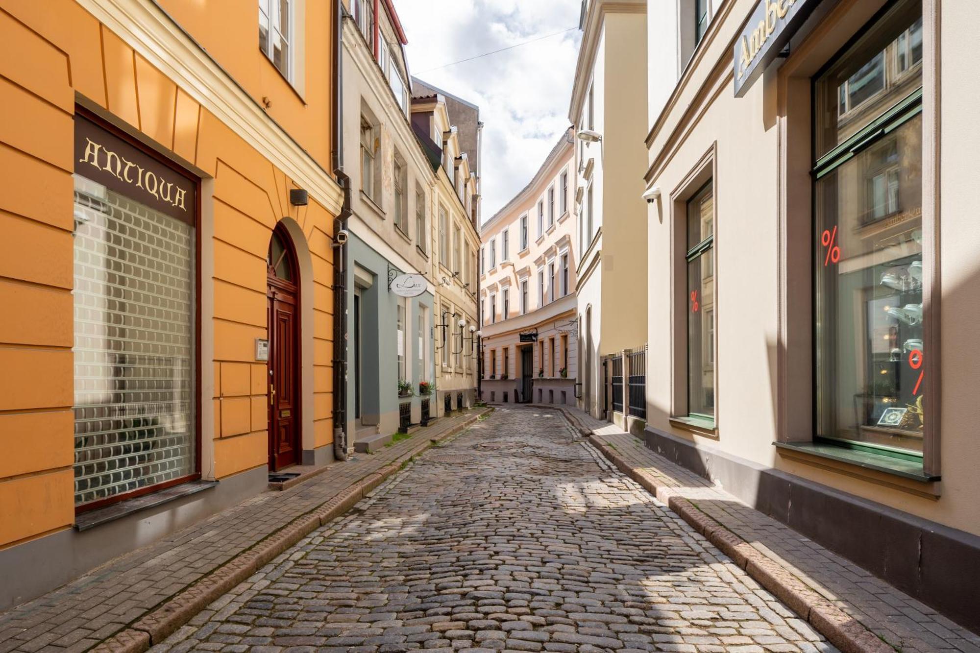 Stylish Old Town Apartment On Mucenieku Street Riga Exterior photo