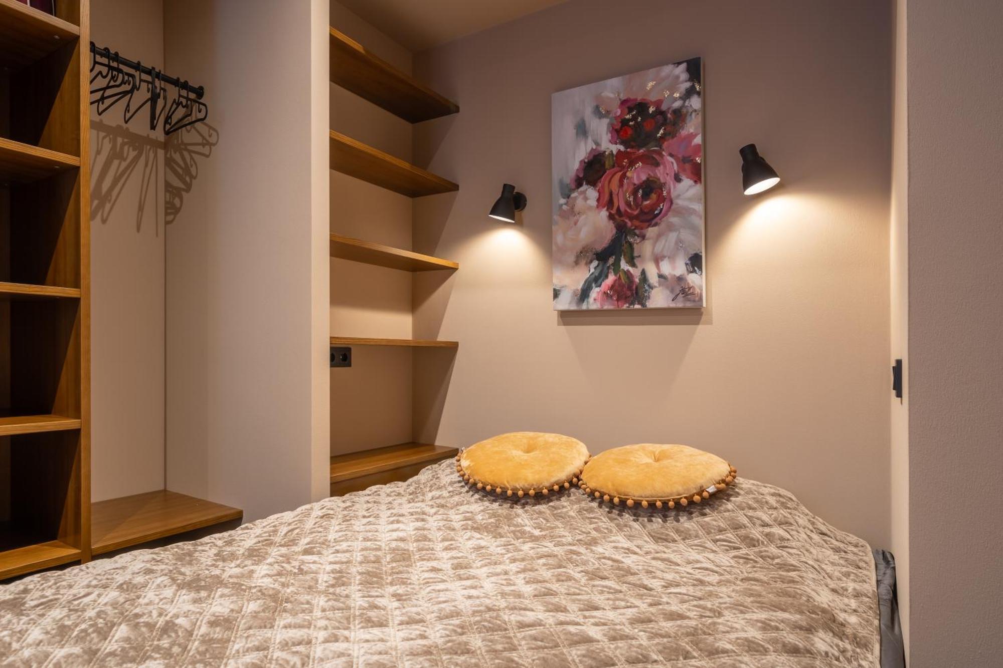 Stylish Old Town Apartment On Mucenieku Street Riga Exterior photo